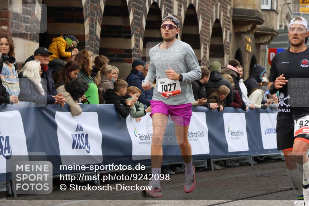 05.10.2025 - 20. swb-Marathon Bremen Strokosch-Dieckow http://msf.ph/oto/9242098 05.10.2025 12:43:41 Ziel 923, 1077 meine-sportfotos.de