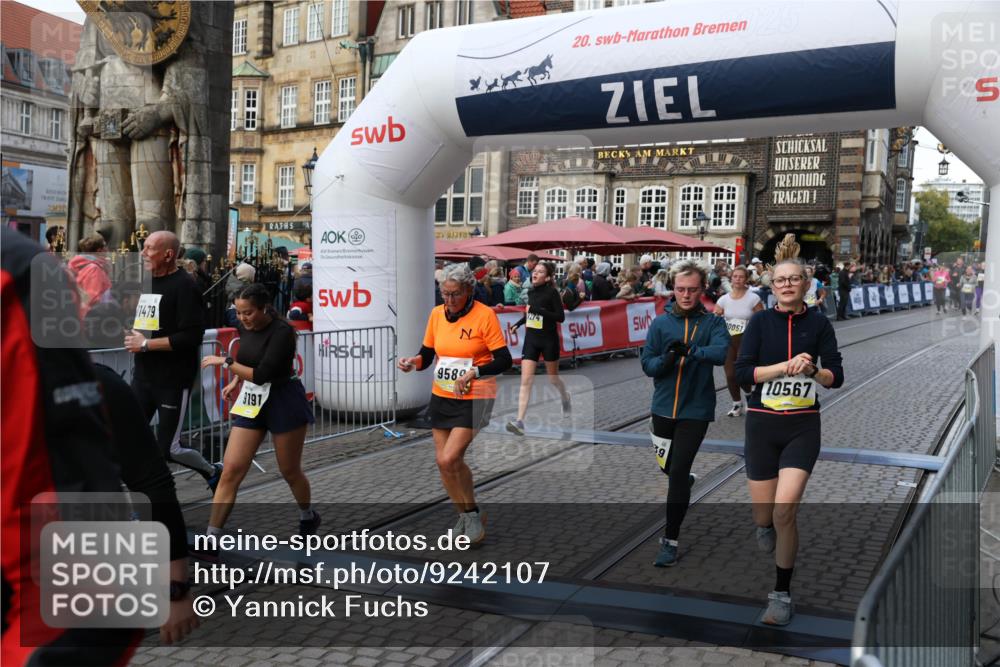 05.10.2025 - 20. swb-Marathon Bremen Yannick Fuchs http://msf.ph/oto/9242107 05.10.2025 11:08:54 Ziel 7069, 7706, 9191, 9274, 9276, 9589, 10051, 10567, 10939, 10998, 11028, 11073, 11076, 11479, 11590 meine-sportfotos.de