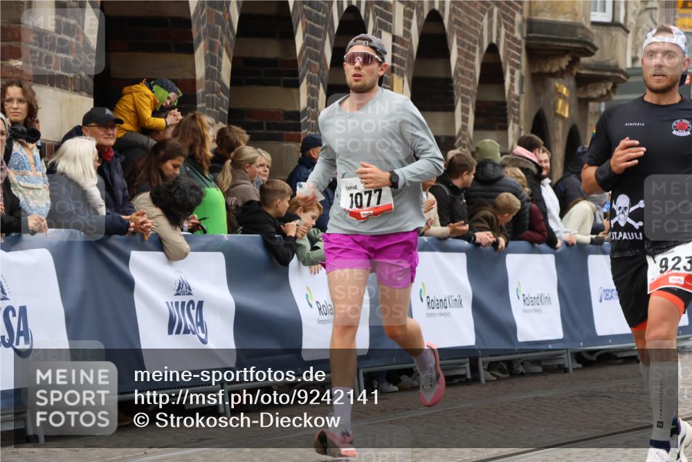 05.10.2025 - 20. swb-Marathon Bremen Strokosch-Dieckow http://msf.ph/oto/9242141 05.10.2025 12:43:41 Ziel 923, 1077 meine-sportfotos.de