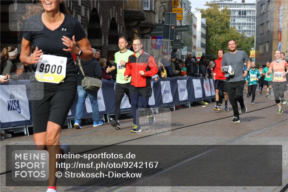 05.10.2025 - 20. swb-Marathon Bremen Strokosch-Dieckow http://msf.ph/oto/9242167 05.10.2025 10:57:30 Ziel 9000, 9215, 9625, 9747, 9904, 9914, 9962, 10139, 10694, 10739, 10754, 11352, 11360, 11583 meine-sportfotos.de