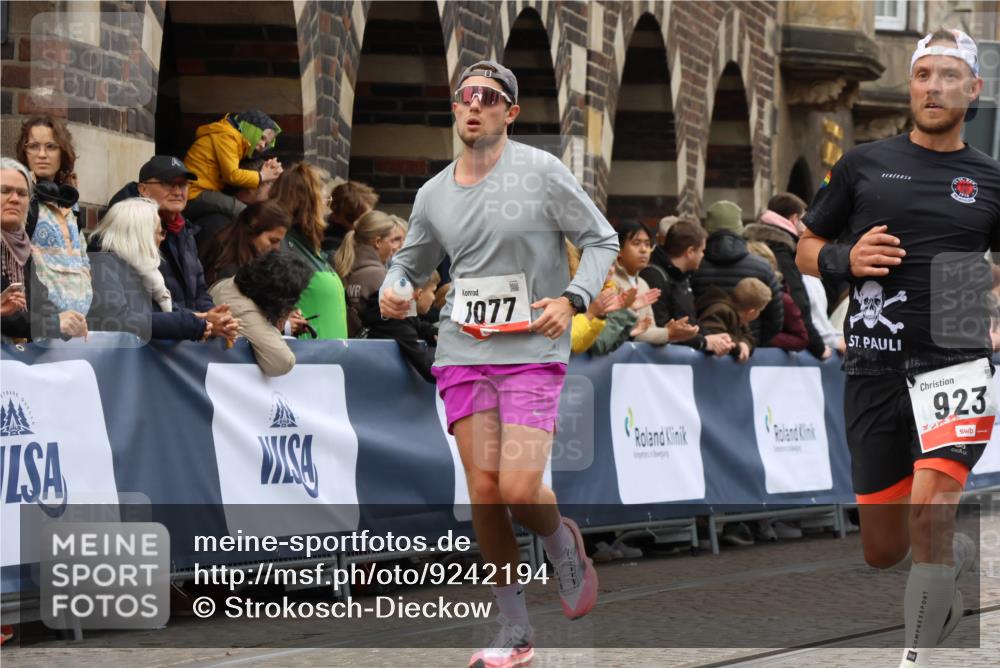 05.10.2025 - 20. swb-Marathon Bremen Strokosch-Dieckow http://msf.ph/oto/9242194 05.10.2025 12:43:42 Ziel 923, 1077 meine-sportfotos.de