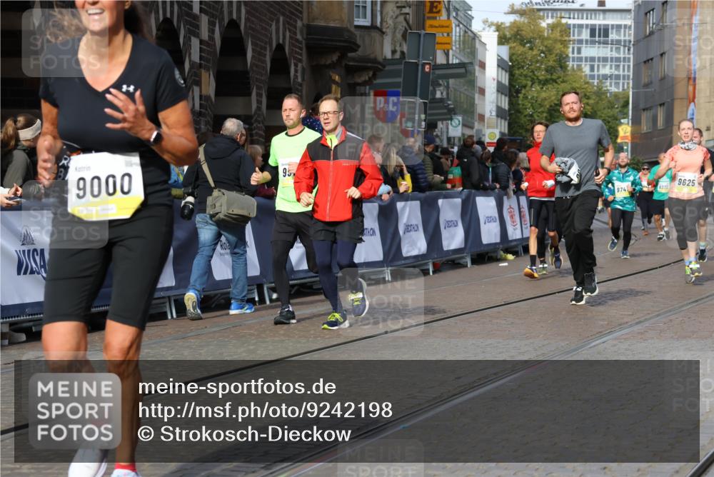 05.10.2025 - 20. swb-Marathon Bremen Strokosch-Dieckow http://msf.ph/oto/9242198 05.10.2025 10:57:31 Ziel 9000, 9215, 9309, 9625, 9747, 9904, 9914, 9962, 10139, 10694, 10739, 10754, 11352, 11360, 11583 meine-sportfotos.de