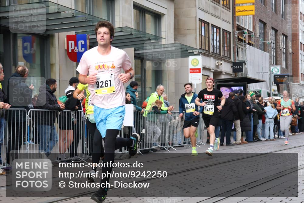 05.10.2025 - 20. swb-Marathon Bremen Strokosch-Dieckow http://msf.ph/oto/9242250 05.10.2025 10:48:37 Ziel 7202, 7414, 9014, 9216, 9255, 9261, 9317, 9482, 9556, 9583, 9674, 10047, 10449, 10733, 10799, 10877, 10973, 11248, 11695, 7202, 7414, 9014, 9216, 9255, 9261, 9317, 9482, 9556, 9583, 9674, 10047, 10449, 10733, 10799, 10877, 10973, 11248, 11695 meine-sportfotos.de