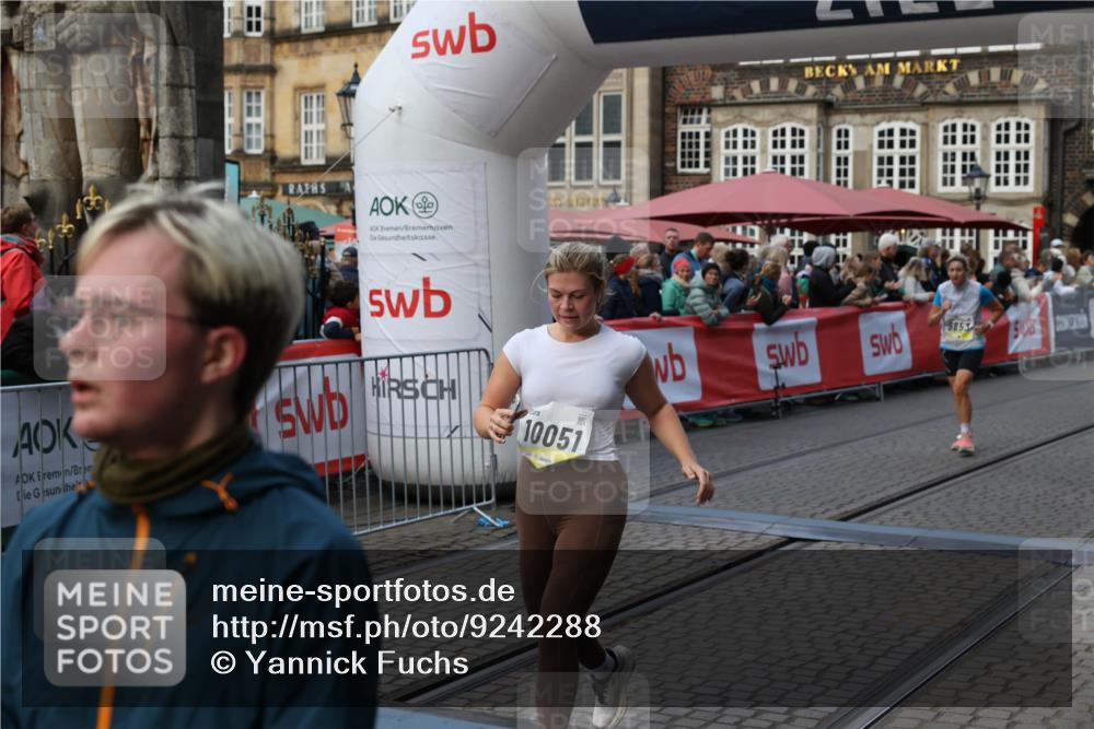 05.10.2025 - 20. swb-Marathon Bremen Yannick Fuchs http://msf.ph/oto/9242288 05.10.2025 11:08:56 Ziel 9191, 9274, 9276, 9589, 9721, 9853, 10051, 10567, 10939, 11479, 11590 meine-sportfotos.de