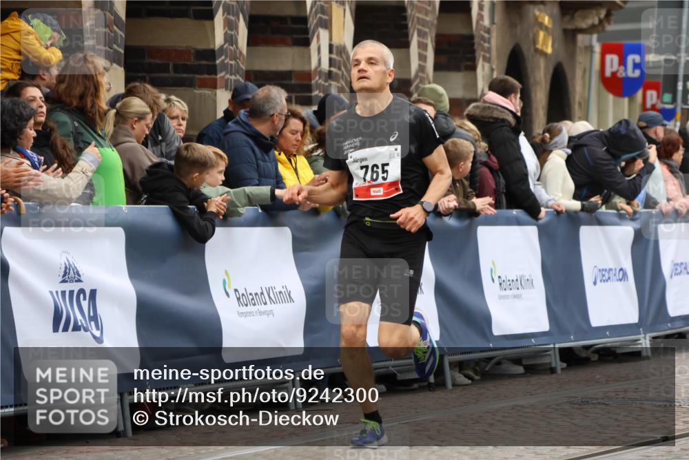 05.10.2025 - 20. swb-Marathon Bremen Strokosch-Dieckow http://msf.ph/oto/9242300 05.10.2025 12:43:52 Ziel 438, 765, 5060 meine-sportfotos.de