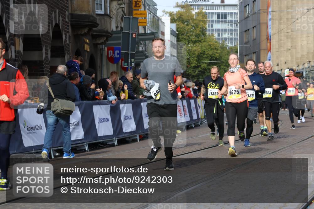 05.10.2025 - 20. swb-Marathon Bremen Strokosch-Dieckow http://msf.ph/oto/9242303 05.10.2025 10:57:32 Ziel 9000, 9215, 9309, 9625, 9747, 9904, 9914, 9962, 10139, 10694, 10739, 10754, 11352, 11360, 11583 meine-sportfotos.de