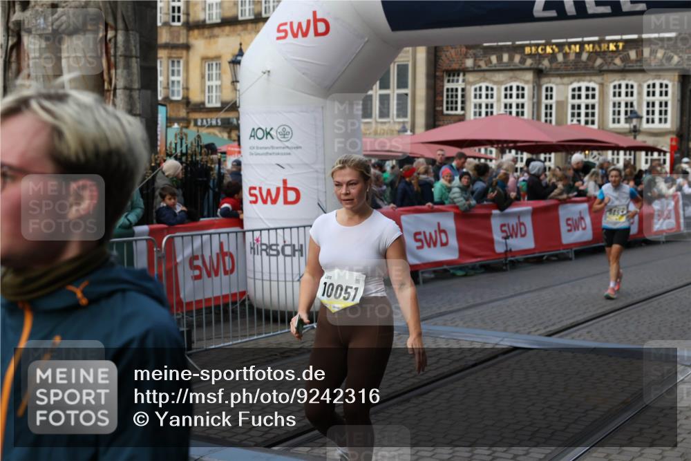 05.10.2025 - 20. swb-Marathon Bremen Yannick Fuchs http://msf.ph/oto/9242316 05.10.2025 11:08:56 Ziel 9191, 9274, 9276, 9589, 9721, 9853, 10051, 10567, 10939, 11479, 11590 meine-sportfotos.de