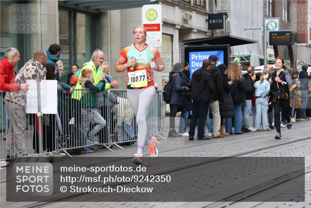 05.10.2025 - 20. swb-Marathon Bremen Strokosch-Dieckow http://msf.ph/oto/9242350 05.10.2025 10:48:40 Ziel 7202, 7414, 9014, 9216, 9255, 9317, 9457, 9556, 9583, 9674, 10016, 10047, 10221, 10449, 10733, 10877, 10973, 11248, 11673, 11695, 7202, 7414, 9014, 9216, 9255, 9317, 9457, 9556, 9583, 9674, 10016, 10047, 10221, 10449, 10733, 10877, 10973, 11248, 11673, 11695 meine-sportfotos.de