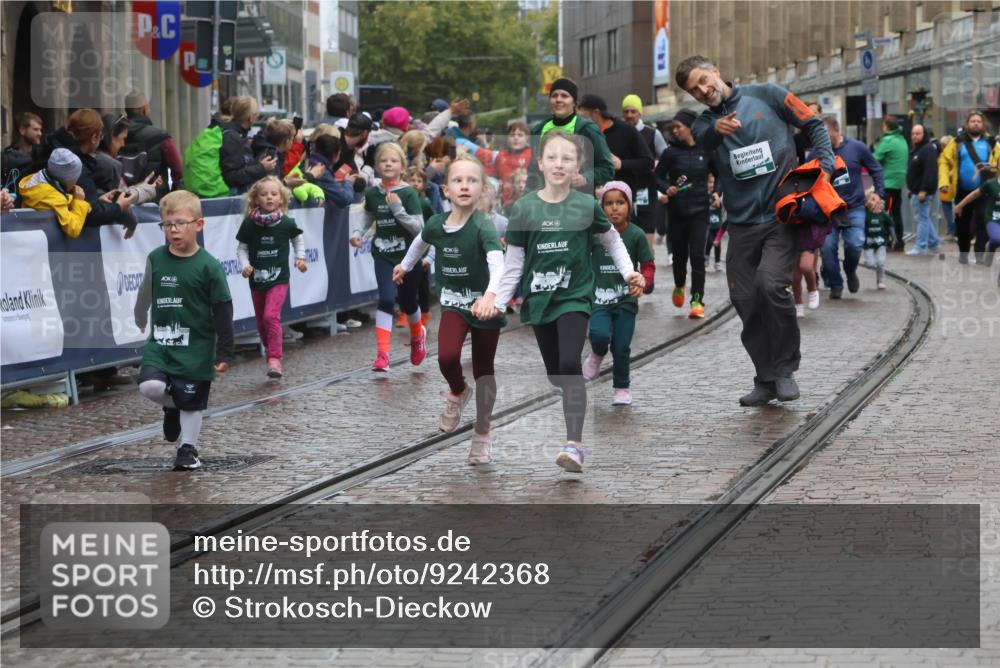 05.10.2025 - 20. swb-Marathon Bremen Strokosch-Dieckow http://msf.ph/oto/9242368 05.10.2025 15:22:42 Ziel  meine-sportfotos.de