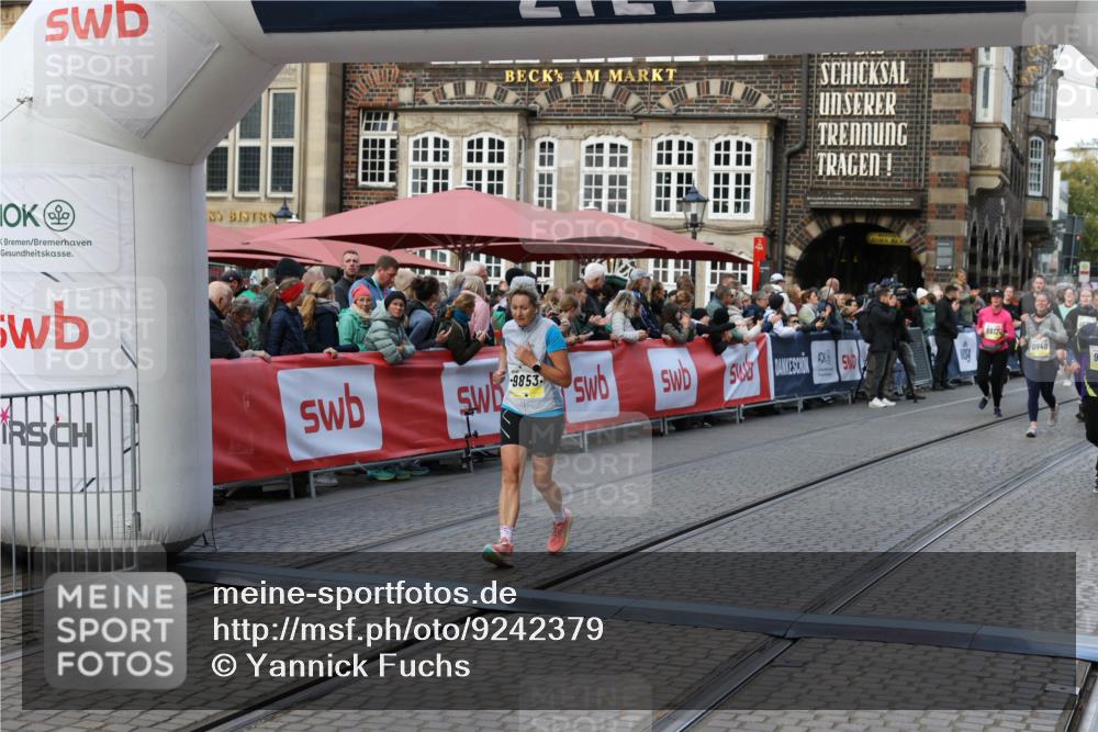 05.10.2025 - 20. swb-Marathon Bremen Yannick Fuchs http://msf.ph/oto/9242379 05.10.2025 11:08:58 Ziel 9184, 9191, 9274, 9589, 9721, 9853, 10051, 10567, 10939, 11479, 11590 meine-sportfotos.de