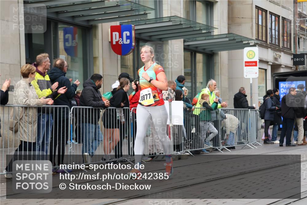 05.10.2025 - 20. swb-Marathon Bremen Strokosch-Dieckow http://msf.ph/oto/9242385 05.10.2025 10:48:41 Ziel 7202, 7414, 9014, 9216, 9255, 9317, 9457, 9556, 9583, 9674, 10016, 10047, 10221, 10449, 10733, 10877, 10973, 11248, 11673, 11695, 7202, 7414, 9014, 9216, 9255, 9317, 9457, 9556, 9583, 9674, 10016, 10047, 10221, 10449, 10733, 10877, 10973, 11248, 11673, 11695 meine-sportfotos.de