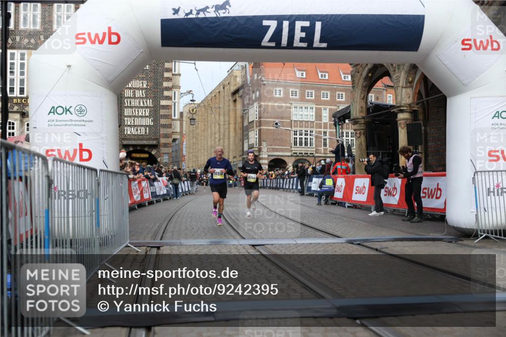 05.10.2025 - 20. swb-Marathon Bremen Yannick Fuchs http://msf.ph/oto/9242395 05.10.2025 10:41:33 Ziel 10744, 10910 meine-sportfotos.de