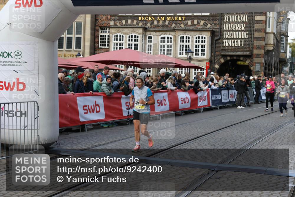 05.10.2025 - 20. swb-Marathon Bremen Yannick Fuchs http://msf.ph/oto/9242400 05.10.2025 11:08:58 Ziel 9184, 9191, 9274, 9589, 9721, 9853, 10051, 10567, 10939, 11479, 11590 meine-sportfotos.de