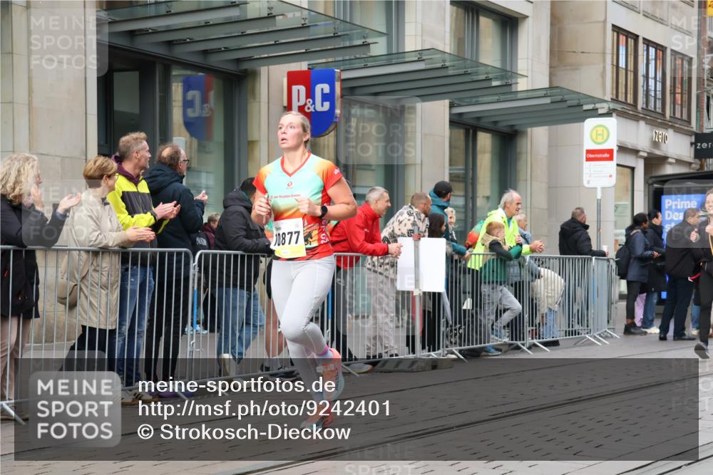05.10.2025 - 20. swb-Marathon Bremen Strokosch-Dieckow http://msf.ph/oto/9242401 05.10.2025 10:48:41 Ziel 7202, 7414, 9014, 9216, 9255, 9317, 9457, 9556, 9583, 9674, 10016, 10047, 10221, 10449, 10733, 10877, 10973, 11248, 11673, 11695, 7202, 7414, 9014, 9216, 9255, 9317, 9457, 9556, 9583, 9674, 10016, 10047, 10221, 10449, 10733, 10877, 10973, 11248, 11673, 11695 meine-sportfotos.de