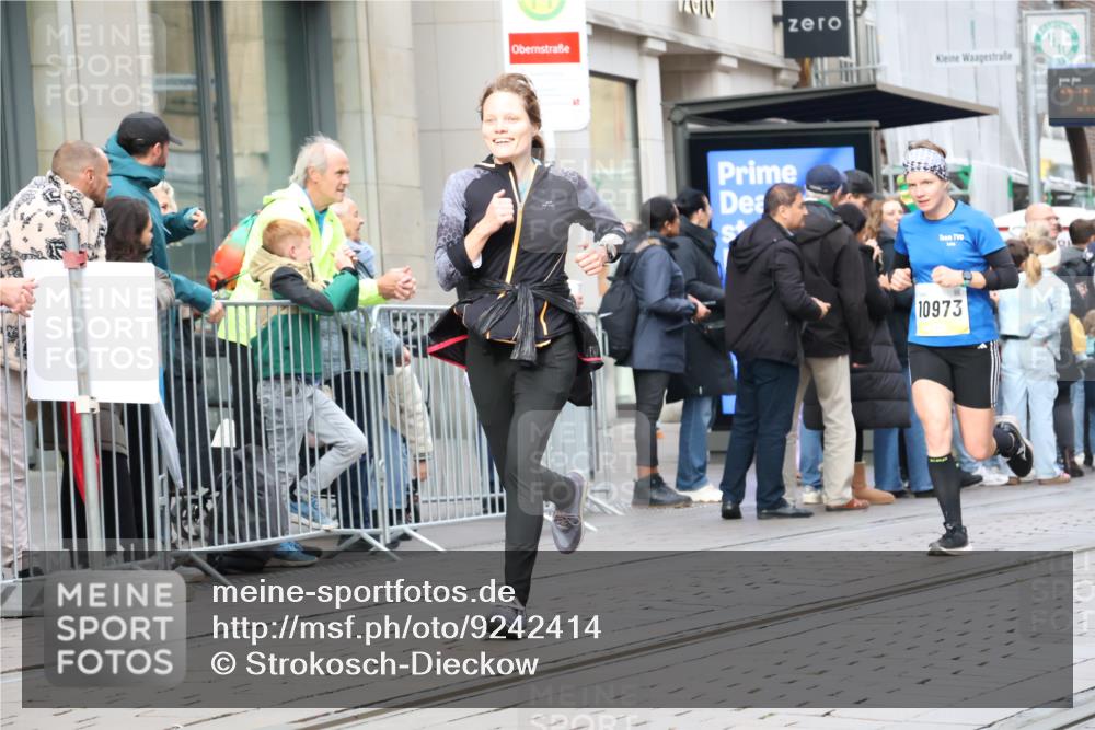 05.10.2025 - 20. swb-Marathon Bremen Strokosch-Dieckow http://msf.ph/oto/9242414 05.10.2025 10:48:42 Ziel 7202, 7414, 9014, 9216, 9255, 9317, 9457, 9556, 9583, 9674, 10016, 10047, 10221, 10449, 10733, 10877, 10973, 11248, 11673, 11695, 7202, 7414, 9014, 9216, 9255, 9317, 9457, 9556, 9583, 9674, 10016, 10047, 10221, 10449, 10733, 10877, 10973, 11248, 11673, 11695 meine-sportfotos.de