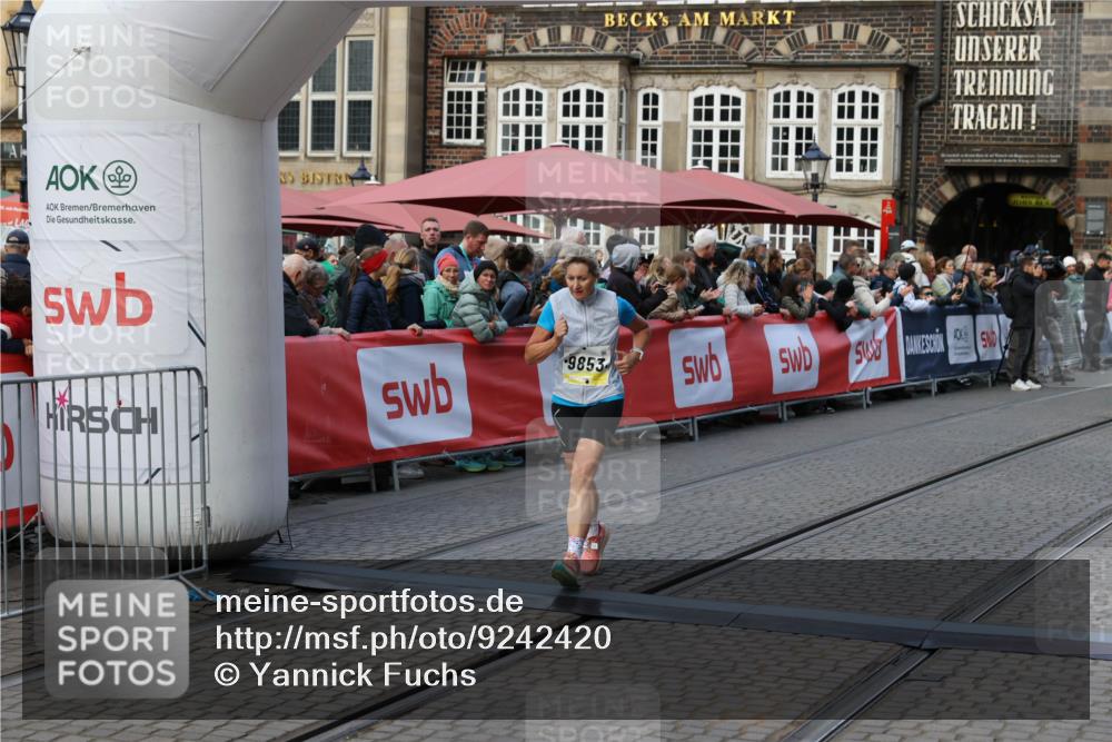 05.10.2025 - 20. swb-Marathon Bremen Yannick Fuchs http://msf.ph/oto/9242420 05.10.2025 11:08:58 Ziel 9184, 9191, 9274, 9589, 9721, 9853, 10051, 10567, 10939, 11479, 11590 meine-sportfotos.de