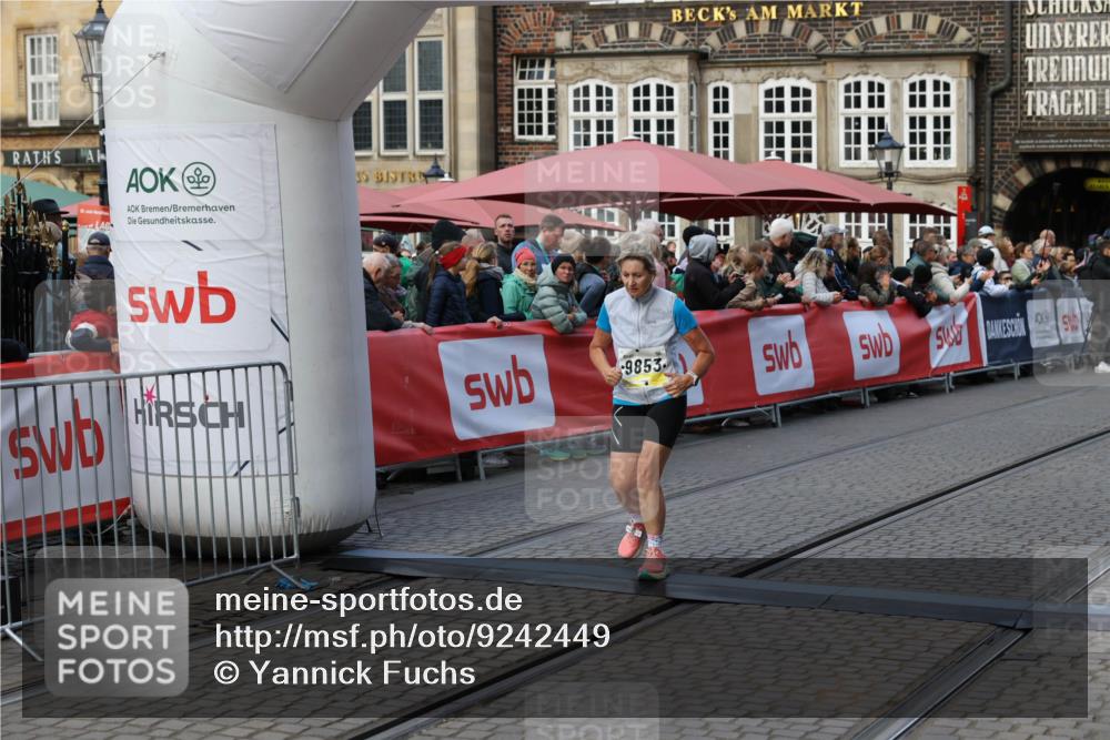 05.10.2025 - 20. swb-Marathon Bremen Yannick Fuchs http://msf.ph/oto/9242449 05.10.2025 11:08:58 Ziel 9184, 9191, 9274, 9589, 9721, 9853, 10051, 10567, 10939, 11479, 11590 meine-sportfotos.de