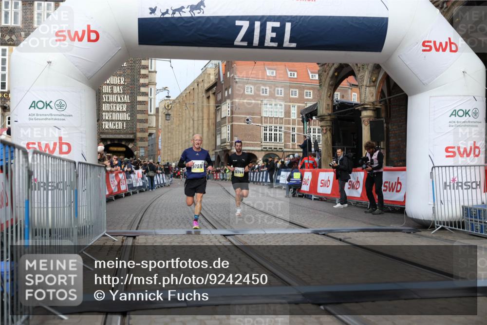05.10.2025 - 20. swb-Marathon Bremen Yannick Fuchs http://msf.ph/oto/9242450 05.10.2025 10:41:34 Ziel 10744, 10910 meine-sportfotos.de