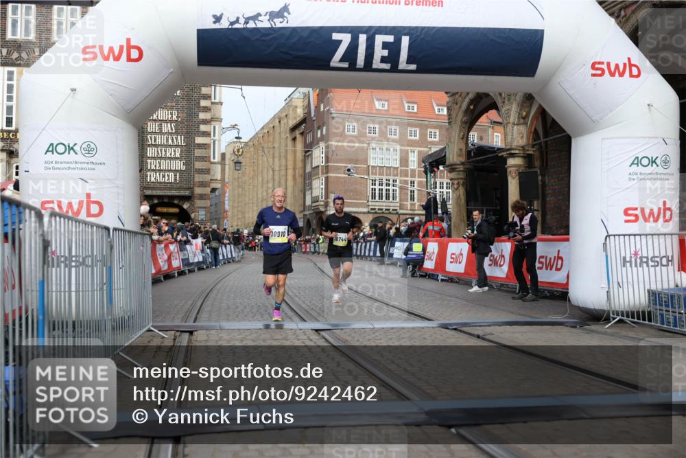 05.10.2025 - 20. swb-Marathon Bremen Yannick Fuchs http://msf.ph/oto/9242462 05.10.2025 10:41:34 Ziel 10744, 10910 meine-sportfotos.de