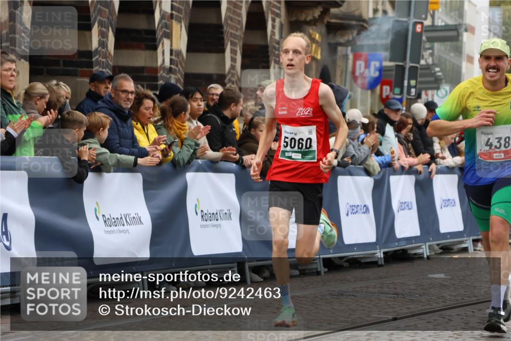 05.10.2025 - 20. swb-Marathon Bremen Strokosch-Dieckow http://msf.ph/oto/9242463 05.10.2025 12:43:58 Ziel 438, 5060 meine-sportfotos.de