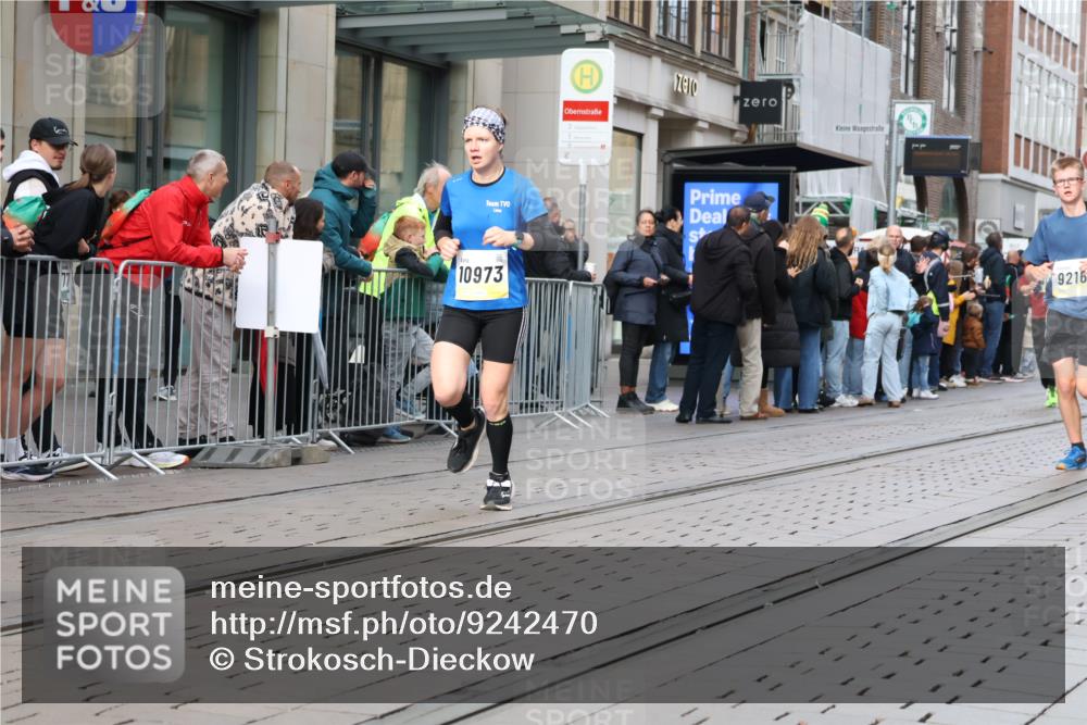 05.10.2025 - 20. swb-Marathon Bremen Strokosch-Dieckow http://msf.ph/oto/9242470 05.10.2025 10:48:44 Ziel 7202, 7414, 9014, 9216, 9255, 9317, 9333, 9457, 9556, 9583, 10016, 10047, 10221, 10449, 10733, 10877, 10973, 11057, 11248, 11673, 11695, 7202, 7414, 9014, 9216, 9255, 9317, 9333, 9457, 9556, 9583, 10016, 10047, 10221, 10449, 10733, 10877, 10973, 11057, 11248, 11673, 11695 meine-sportfotos.de