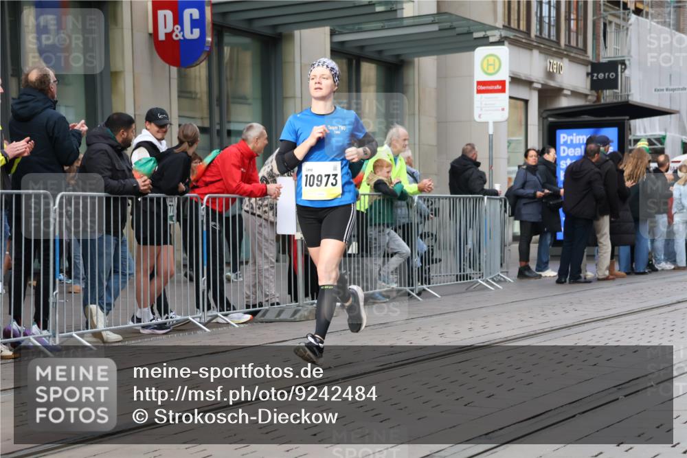 05.10.2025 - 20. swb-Marathon Bremen Strokosch-Dieckow http://msf.ph/oto/9242484 05.10.2025 10:48:45 Ziel 7202, 9014, 9216, 9255, 9317, 9333, 9457, 9556, 9583, 10016, 10047, 10221, 10449, 10733, 10877, 10973, 11057, 11248, 11673, 11695, 7202, 9014, 9216, 9255, 9317, 9333, 9457, 9556, 9583, 10016, 10047, 10221, 10449, 10733, 10877, 10973, 11057, 11248, 11673, 11695 meine-sportfotos.de