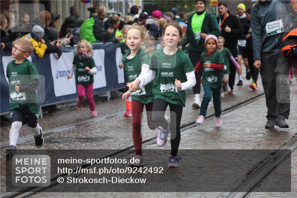 05.10.2025 - 20. swb-Marathon Bremen Strokosch-Dieckow http://msf.ph/oto/9242492 05.10.2025 15:22:43 Ziel  meine-sportfotos.de