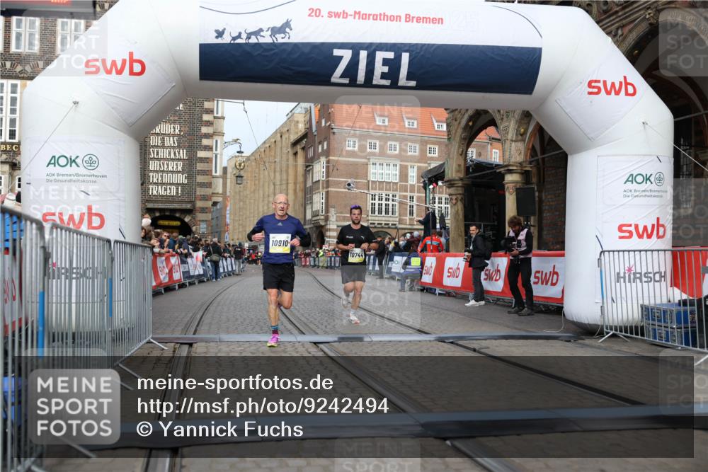 05.10.2025 - 20. swb-Marathon Bremen Yannick Fuchs http://msf.ph/oto/9242494 05.10.2025 10:41:34 Ziel 10744, 10910 meine-sportfotos.de
