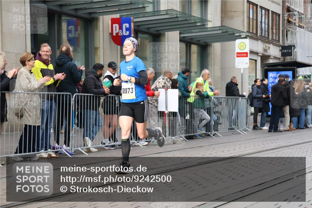 05.10.2025 - 20. swb-Marathon Bremen Strokosch-Dieckow http://msf.ph/oto/9242500 05.10.2025 10:48:45 Ziel 7202, 9014, 9216, 9255, 9317, 9333, 9457, 9556, 9583, 10016, 10047, 10221, 10449, 10733, 10877, 10973, 11057, 11248, 11673, 11695, 7202, 9014, 9216, 9255, 9317, 9333, 9457, 9556, 9583, 10016, 10047, 10221, 10449, 10733, 10877, 10973, 11057, 11248, 11673, 11695 meine-sportfotos.de