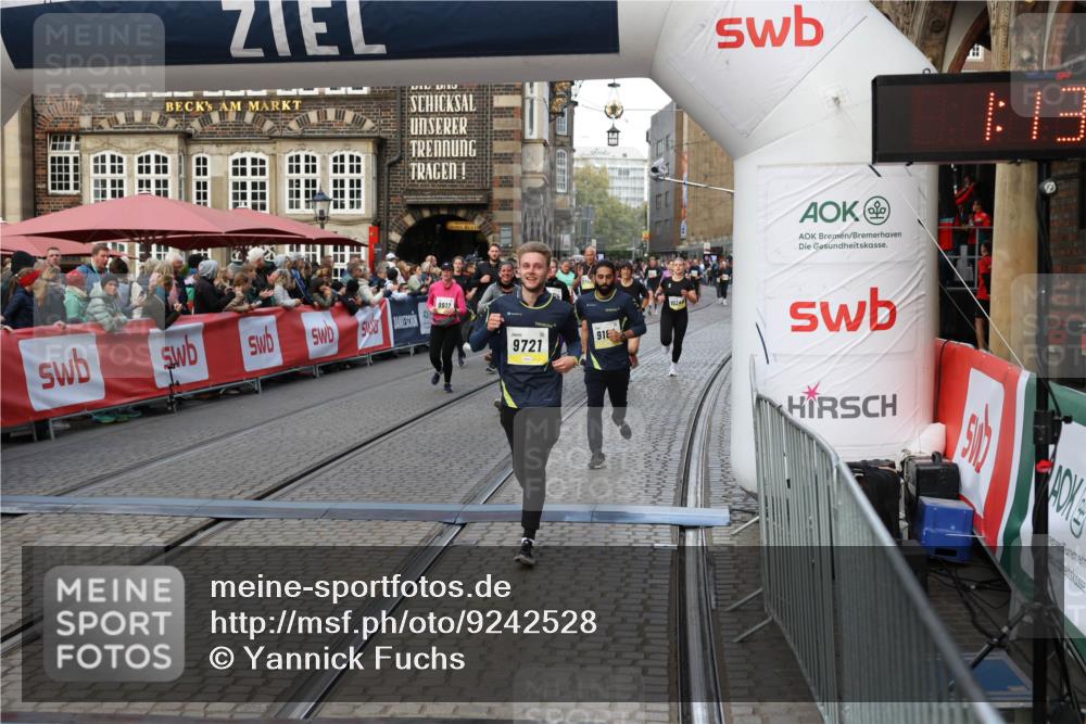 05.10.2025 - 20. swb-Marathon Bremen Yannick Fuchs http://msf.ph/oto/9242528 05.10.2025 11:09:00 Ziel 9184, 9274, 9721, 9853, 9912, 10051, 10248, 10714, 10840 meine-sportfotos.de