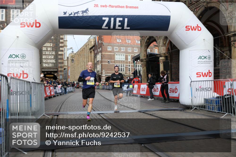 05.10.2025 - 20. swb-Marathon Bremen Yannick Fuchs http://msf.ph/oto/9242537 05.10.2025 10:41:34 Ziel 10744, 10910 meine-sportfotos.de