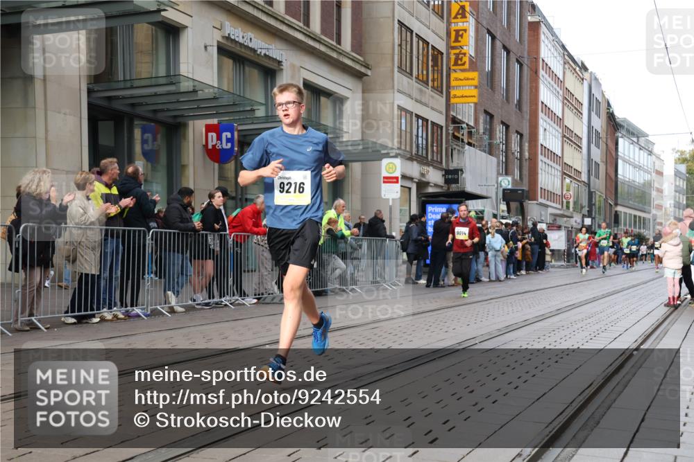 05.10.2025 - 20. swb-Marathon Bremen Strokosch-Dieckow http://msf.ph/oto/9242554 05.10.2025 10:48:47 Ziel 7202, 9014, 9216, 9255, 9317, 9333, 9457, 9556, 9583, 10016, 10221, 10449, 10715, 10733, 10877, 10973, 11057, 11248, 11673, 11695, 7202, 9014, 9216, 9255, 9317, 9333, 9457, 9556, 9583, 10016, 10221, 10449, 10715, 10733, 10877, 10973, 11057, 11248, 11673, 11695 meine-sportfotos.de