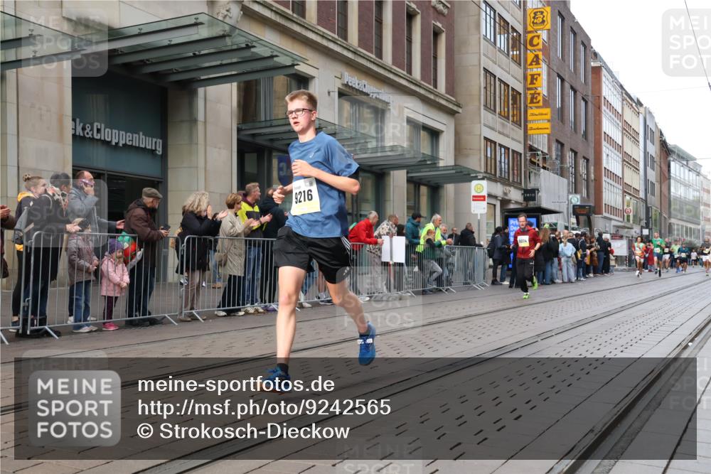 05.10.2025 - 20. swb-Marathon Bremen Strokosch-Dieckow http://msf.ph/oto/9242565 05.10.2025 10:48:48 Ziel 7202, 9014, 9216, 9317, 9333, 9457, 9556, 9583, 10016, 10221, 10449, 10715, 10733, 10735, 10877, 10973, 11057, 11248, 11673, 11695, 7202, 9014, 9216, 9317, 9333, 9457, 9556, 9583, 10016, 10221, 10449, 10715, 10733, 10735, 10877, 10973, 11057, 11248, 11673, 11695 meine-sportfotos.de
