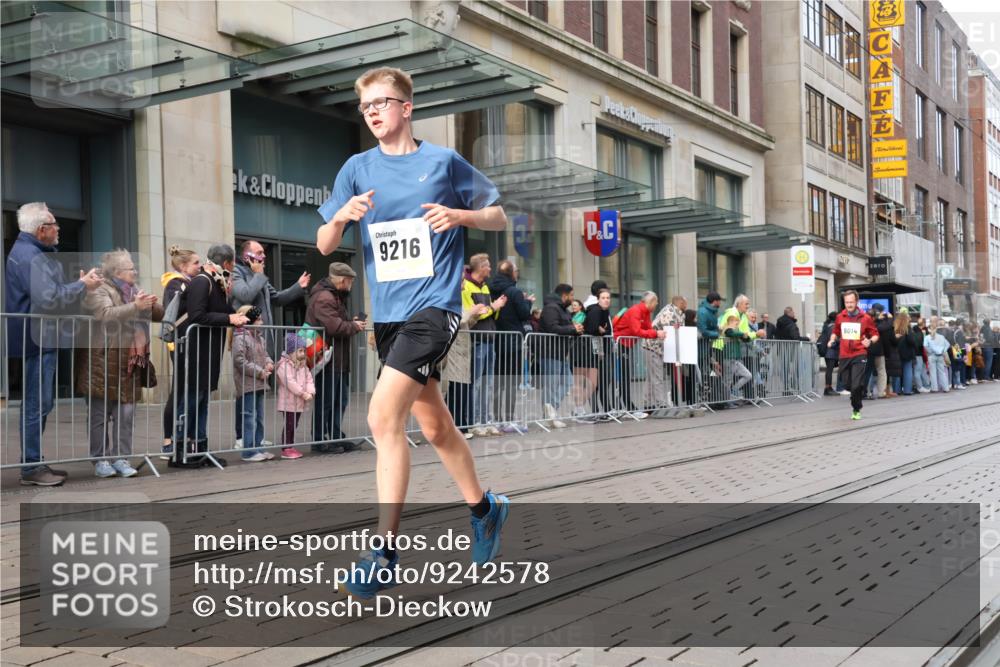 05.10.2025 - 20. swb-Marathon Bremen Strokosch-Dieckow http://msf.ph/oto/9242578 05.10.2025 10:48:48 Ziel 7202, 9014, 9216, 9317, 9333, 9457, 9556, 9583, 10016, 10221, 10449, 10715, 10733, 10735, 10877, 10973, 11057, 11248, 11673, 11695, 7202, 9014, 9216, 9317, 9333, 9457, 9556, 9583, 10016, 10221, 10449, 10715, 10733, 10735, 10877, 10973, 11057, 11248, 11673, 11695 meine-sportfotos.de