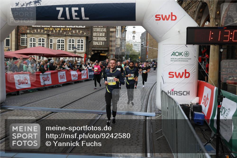 05.10.2025 - 20. swb-Marathon Bremen Yannick Fuchs http://msf.ph/oto/9242580 05.10.2025 11:09:01 Ziel 9184, 9466, 9721, 9774, 9853, 9912, 10031, 10051, 10248, 10714, 10840 meine-sportfotos.de