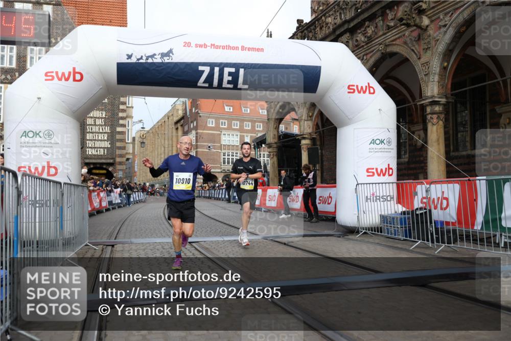 05.10.2025 - 20. swb-Marathon Bremen Yannick Fuchs http://msf.ph/oto/9242595 05.10.2025 10:41:35 Ziel 10744, 10910 meine-sportfotos.de
