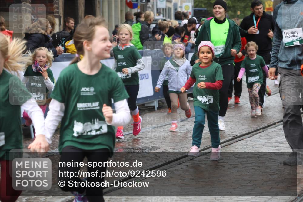 05.10.2025 - 20. swb-Marathon Bremen Strokosch-Dieckow http://msf.ph/oto/9242596 05.10.2025 15:22:44 Ziel  meine-sportfotos.de