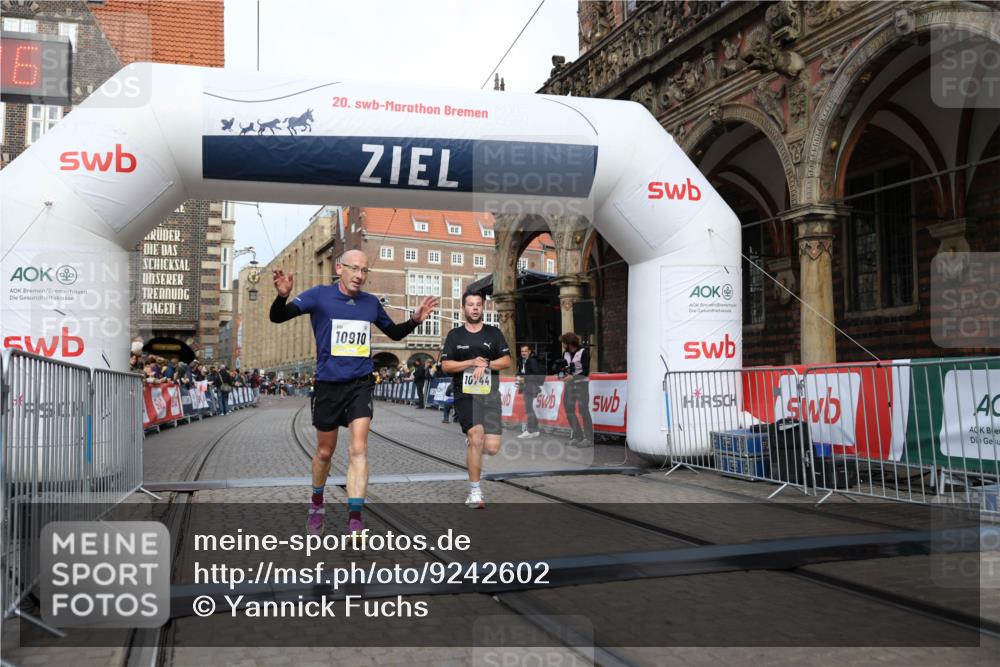 05.10.2025 - 20. swb-Marathon Bremen Yannick Fuchs http://msf.ph/oto/9242602 05.10.2025 10:41:35 Ziel 10744, 10910 meine-sportfotos.de