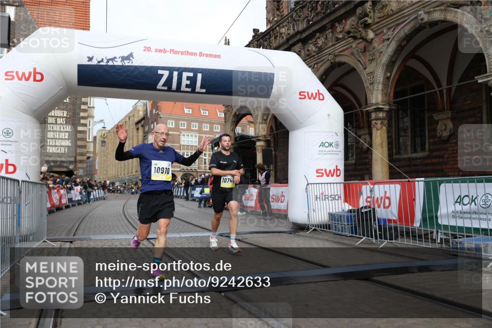05.10.2025 - 20. swb-Marathon Bremen Yannick Fuchs http://msf.ph/oto/9242633 05.10.2025 10:41:35 Ziel 10744, 10910 meine-sportfotos.de