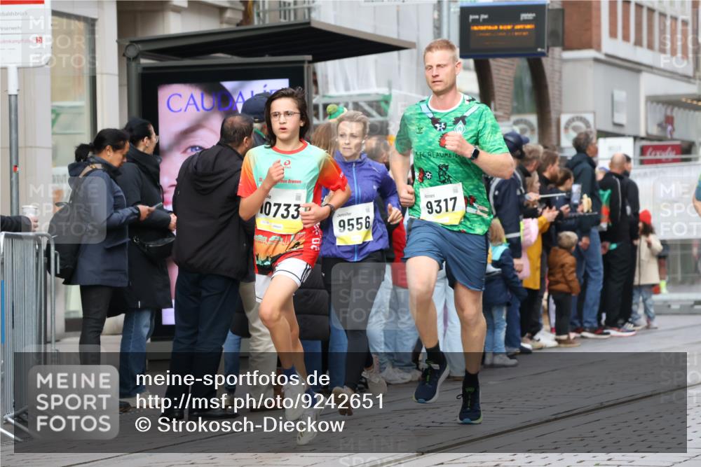 05.10.2025 - 20. swb-Marathon Bremen Strokosch-Dieckow http://msf.ph/oto/9242651 05.10.2025 10:48:52 Ziel 7202, 9014, 9206, 9216, 9317, 9333, 9435, 9457, 9556, 9708, 10016, 10221, 10449, 10519, 10715, 10733, 10735, 11057, 11319, 11598, 11672, 11673, 11695, 7202, 9014, 9206, 9216, 9317, 9333, 9435, 9457, 9556, 9708, 10016, 10221, 10449, 10519, 10715, 10733, 10735, 11057, 11319, 11598, 11672, 11673, 11695 meine-sportfotos.de