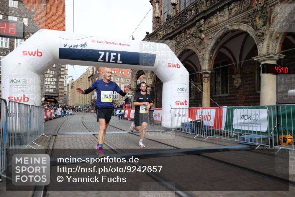 05.10.2025 - 20. swb-Marathon Bremen Yannick Fuchs http://msf.ph/oto/9242657 05.10.2025 10:41:35 Ziel 10744, 10910 meine-sportfotos.de