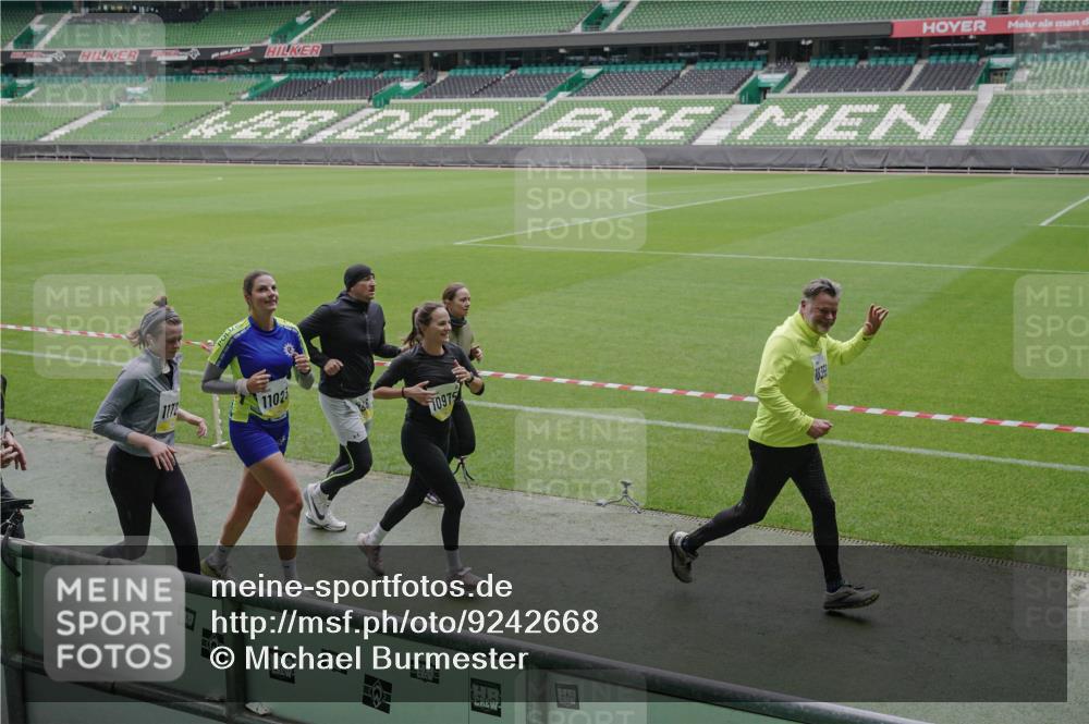 05.10.2025 - 20. swb-Marathon Bremen Michael Burmester http://msf.ph/oto/9242668 05.10.2025 10:35:44 Laufen im Stadion 7163, 7177, 7178, 9173, 9174, 9231, 9278, 9330, 9350, 9378, 9433, 9450, 9451, 9462, 9495, 9508, 9516, 9518, 9542, 9550, 9576, 9582, 9601, 9609, 9612, 9625, 9634, 9666, 9737, 9790, 9880, 9886, 9904, 9914, 9937, 9954, 9962, 9968, 9977, 10006, 10039, 10049, 10055, 10059, 10063, 10079, 10084, 10105, 10127, 10138, 10139, 10143, 10145, 10179, 10225, 10228, 10250, 10293, 10336, 10353, 10359, 10367, 10368, 10377, 10395, 10555, 10644, 10845, 10988, 9672 meine-sportfotos.de