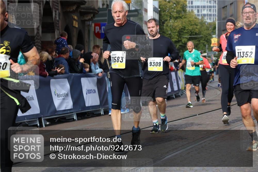 05.10.2025 - 20. swb-Marathon Bremen Strokosch-Dieckow http://msf.ph/oto/9242673 05.10.2025 10:57:36 Ziel 9309, 9372, 9585, 9747, 9904, 9914, 9943, 9962, 10225, 10250, 10329, 10555, 10694, 10739, 10754, 11352, 11360, 11520, 11521, 11583 meine-sportfotos.de