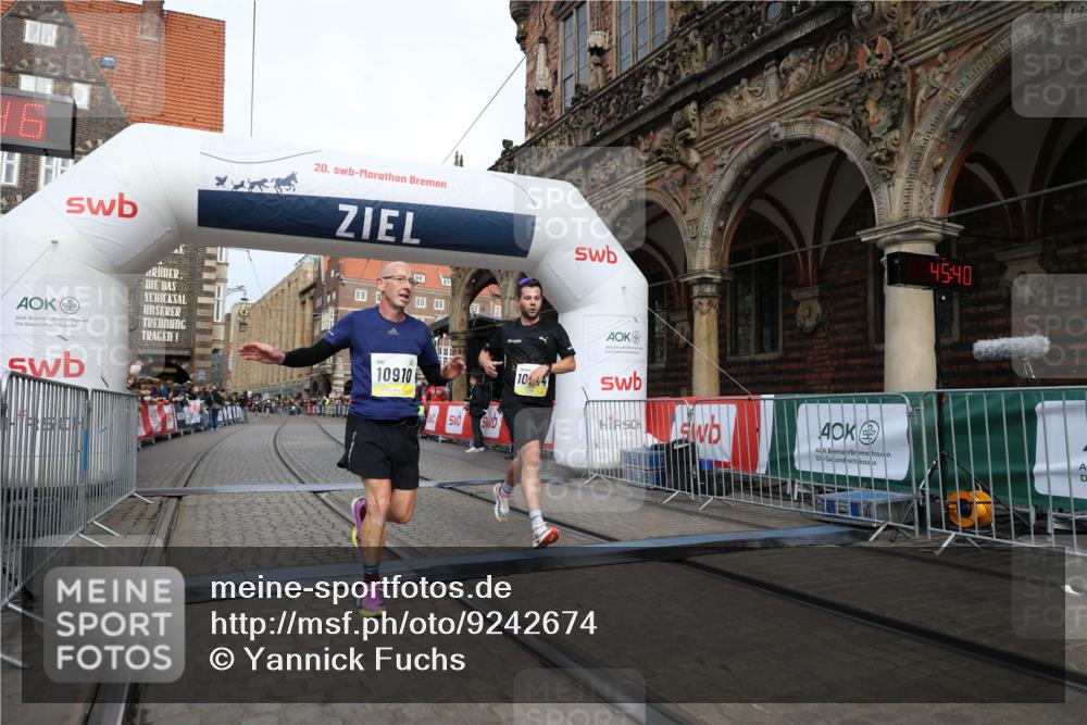05.10.2025 - 20. swb-Marathon Bremen Yannick Fuchs http://msf.ph/oto/9242674 05.10.2025 10:41:35 Ziel 10744, 10910 meine-sportfotos.de