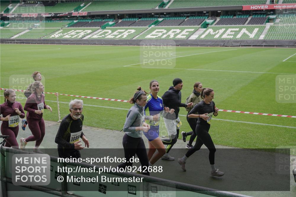 05.10.2025 - 20. swb-Marathon Bremen Michael Burmester http://msf.ph/oto/9242688 05.10.2025 10:35:45 Laufen im Stadion 7163, 7177, 7178, 9173, 9174, 9231, 9278, 9330, 9350, 9378, 9433, 9450, 9451, 9462, 9495, 9508, 9516, 9518, 9542, 9550, 9576, 9582, 9601, 9609, 9612, 9625, 9634, 9666, 9737, 9790, 9880, 9886, 9904, 9914, 9937, 9954, 9962, 9968, 9977, 10006, 10039, 10049, 10055, 10059, 10063, 10079, 10084, 10105, 10127, 10138, 10139, 10143, 10145, 10179, 10225, 10228, 10250, 10293, 10336, 10353, 10359, 10367, 10368, 10377, 10395, 10555, 10988, 9672 meine-sportfotos.de