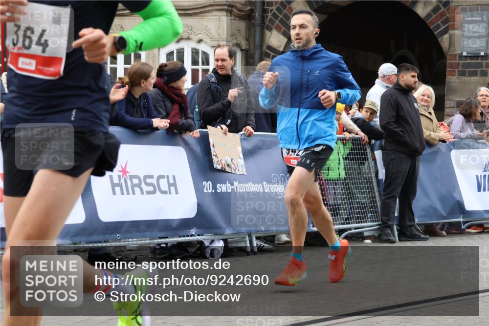 05.10.2025 - 20. swb-Marathon Bremen Strokosch-Dieckow http://msf.ph/oto/9242690 05.10.2025 12:44:11 Ziel 364, 559, 942 meine-sportfotos.de