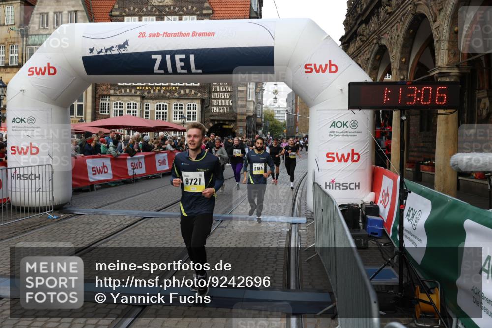 05.10.2025 - 20. swb-Marathon Bremen Yannick Fuchs http://msf.ph/oto/9242696 05.10.2025 11:09:02 Ziel 9184, 9466, 9721, 9774, 9853, 9912, 10031, 10087, 10248, 10714, 10840, 11126, 11142 meine-sportfotos.de