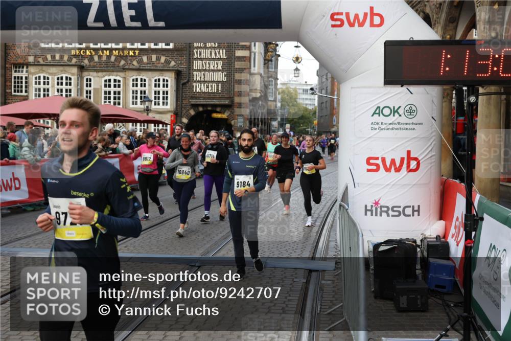 05.10.2025 - 20. swb-Marathon Bremen Yannick Fuchs http://msf.ph/oto/9242707 05.10.2025 11:09:02 Ziel 9184, 9466, 9721, 9774, 9853, 9912, 10031, 10087, 10248, 10714, 10840, 11126, 11142 meine-sportfotos.de