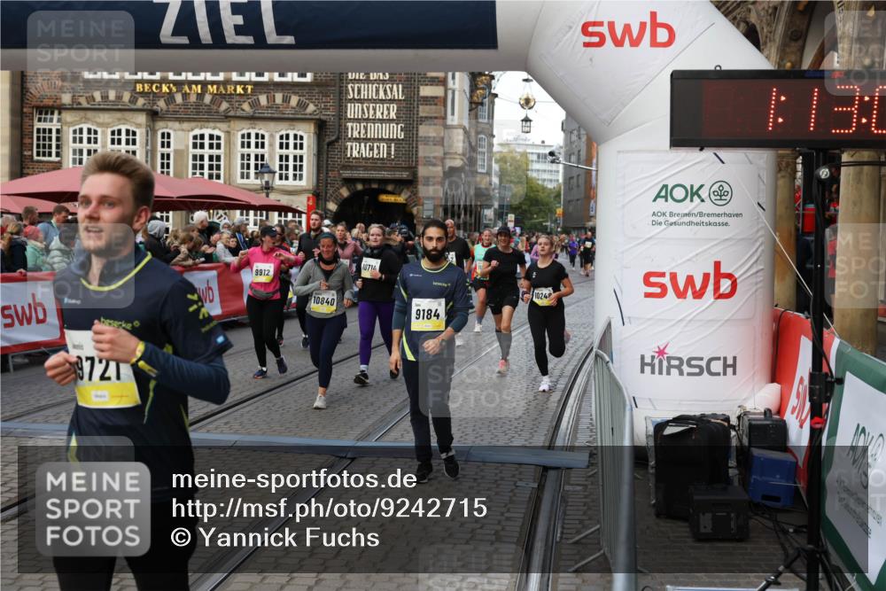 05.10.2025 - 20. swb-Marathon Bremen Yannick Fuchs http://msf.ph/oto/9242715 05.10.2025 11:09:02 Ziel 9184, 9466, 9721, 9774, 9853, 9912, 10031, 10087, 10248, 10714, 10840, 11126, 11142 meine-sportfotos.de