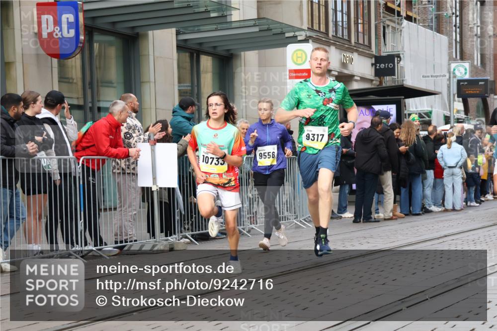 05.10.2025 - 20. swb-Marathon Bremen Strokosch-Dieckow http://msf.ph/oto/9242716 05.10.2025 10:48:54 Ziel 7202, 9014, 9206, 9216, 9317, 9333, 9435, 9457, 9555, 9556, 9708, 10016, 10118, 10221, 10449, 10519, 10673, 10715, 10733, 10735, 11057, 11319, 11598, 11672, 11673, 11695, 7202, 9014, 9206, 9216, 9317, 9333, 9435, 9457, 9555, 9556, 9708, 10016, 10118, 10221, 10449, 10519, 10673, 10715, 10733, 10735, 11057, 11319, 11598, 11672, 11673, 11695 meine-sportfotos.de